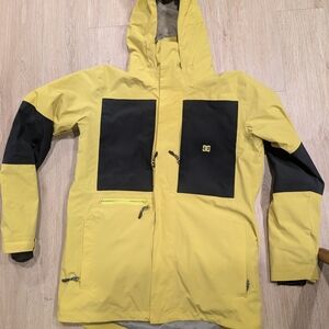 DC Men's Vibrant Yellow and Black Ski Jacket